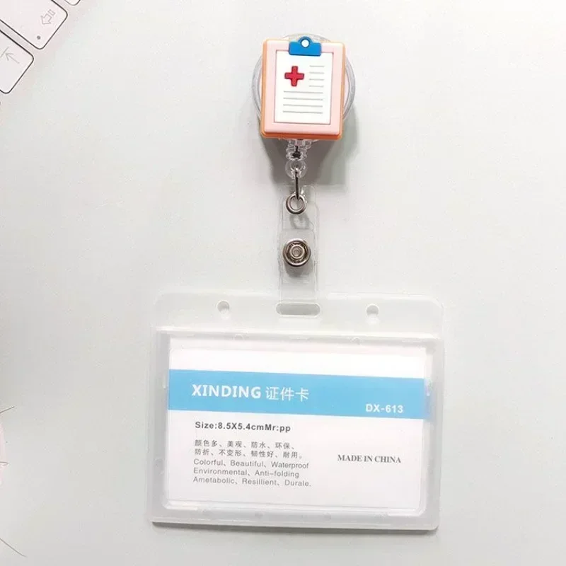 Insignia retráctil escolar con clip para enfermería y escuela - imagen 2