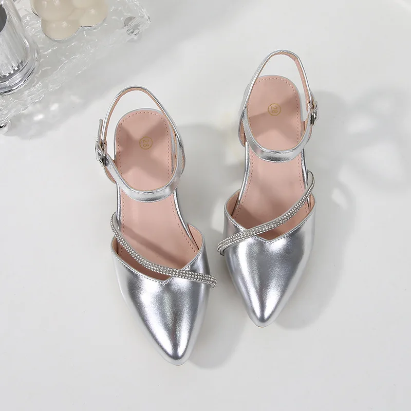 Sandalias tacón alto de niña con pedrería estilo princesa - imagen 2