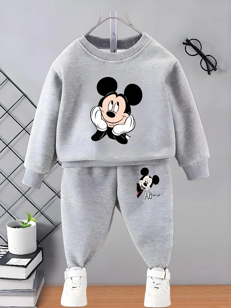 Vista general del conjunto en look casual infantil