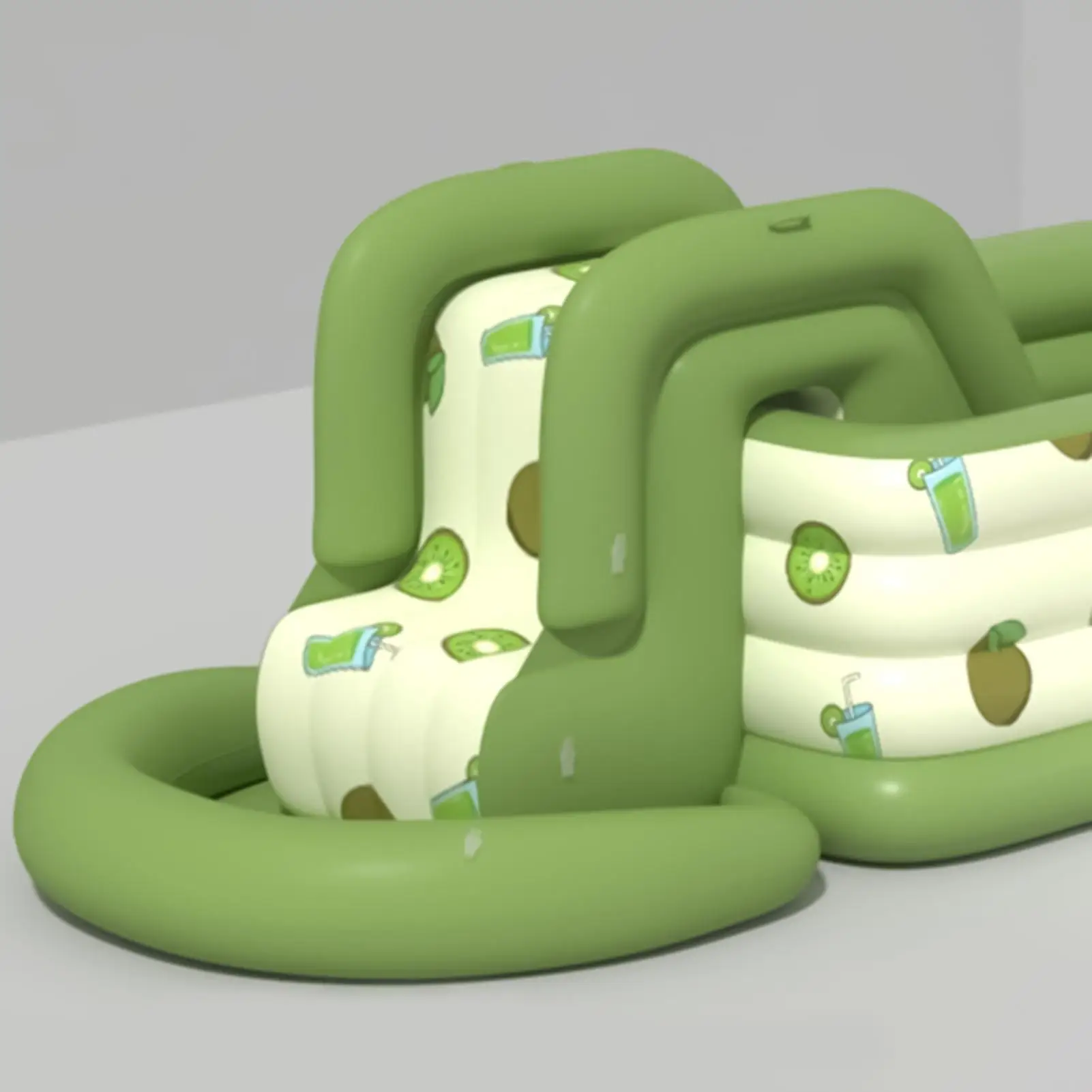 Vista del tobogán inflable en uso junto a la piscina