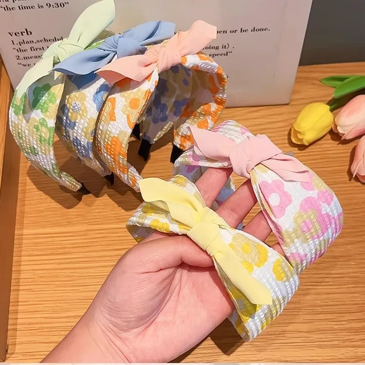 Diadema para niñas de tela con lazo ancho y fresa - imagen 4