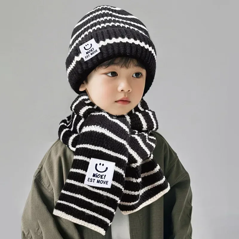 Gorro y bufanda infantil de punto a rayas – Temporada otoño invierno - imagen 2