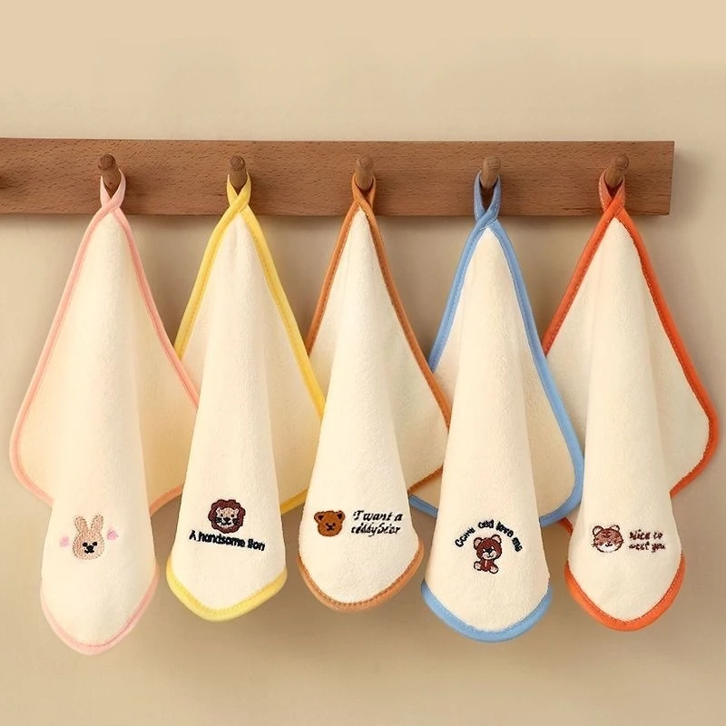 Toalla de bebé felpa coral absorbente bordada para baño diario