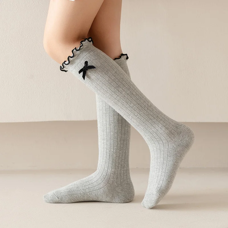 Calcetines escolares con volantes y lazo para niña – Encaje blanco verano - imagen 3
