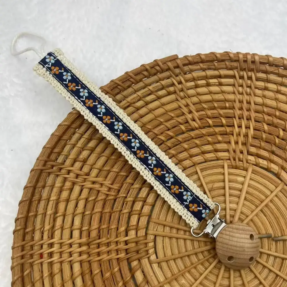 Clip y estampado del accesorio