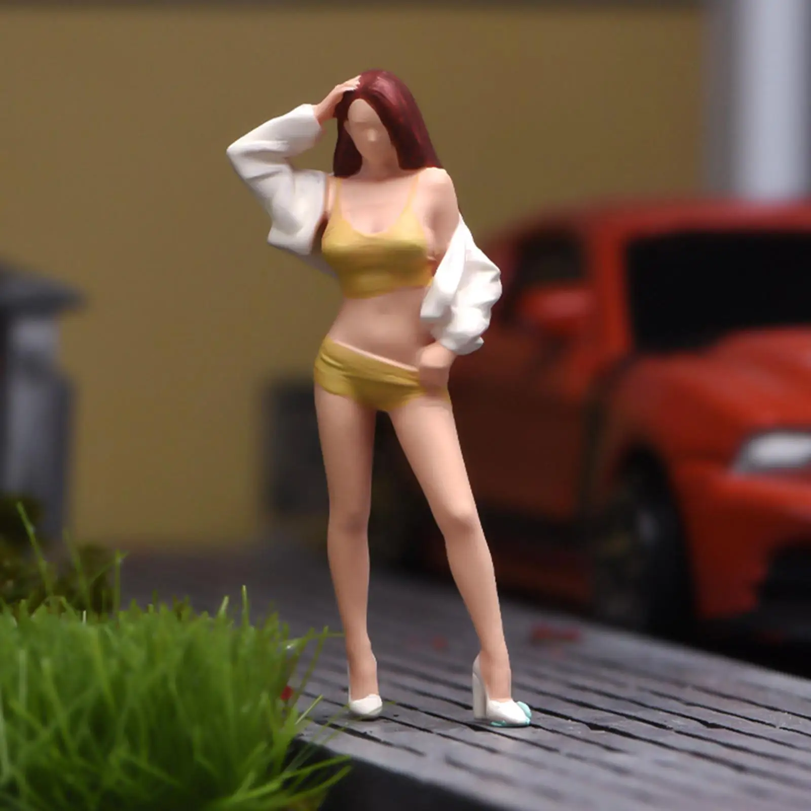 Figura de niña de pelo largo en miniatura coleccionable - imagen 2