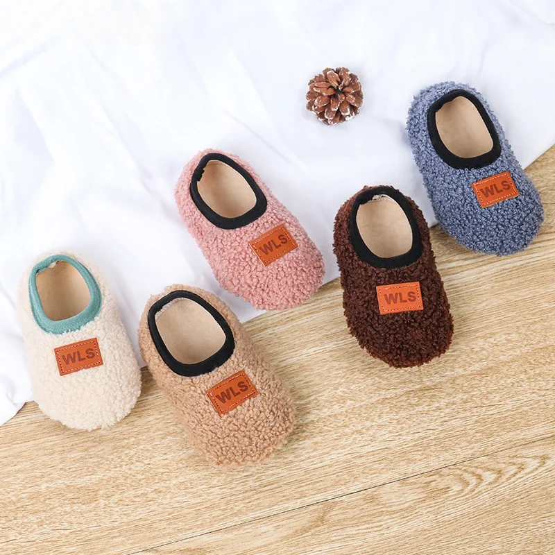 Zapatillas de invierno para bebé forro de felpa y suela antideslizante - imagen 4