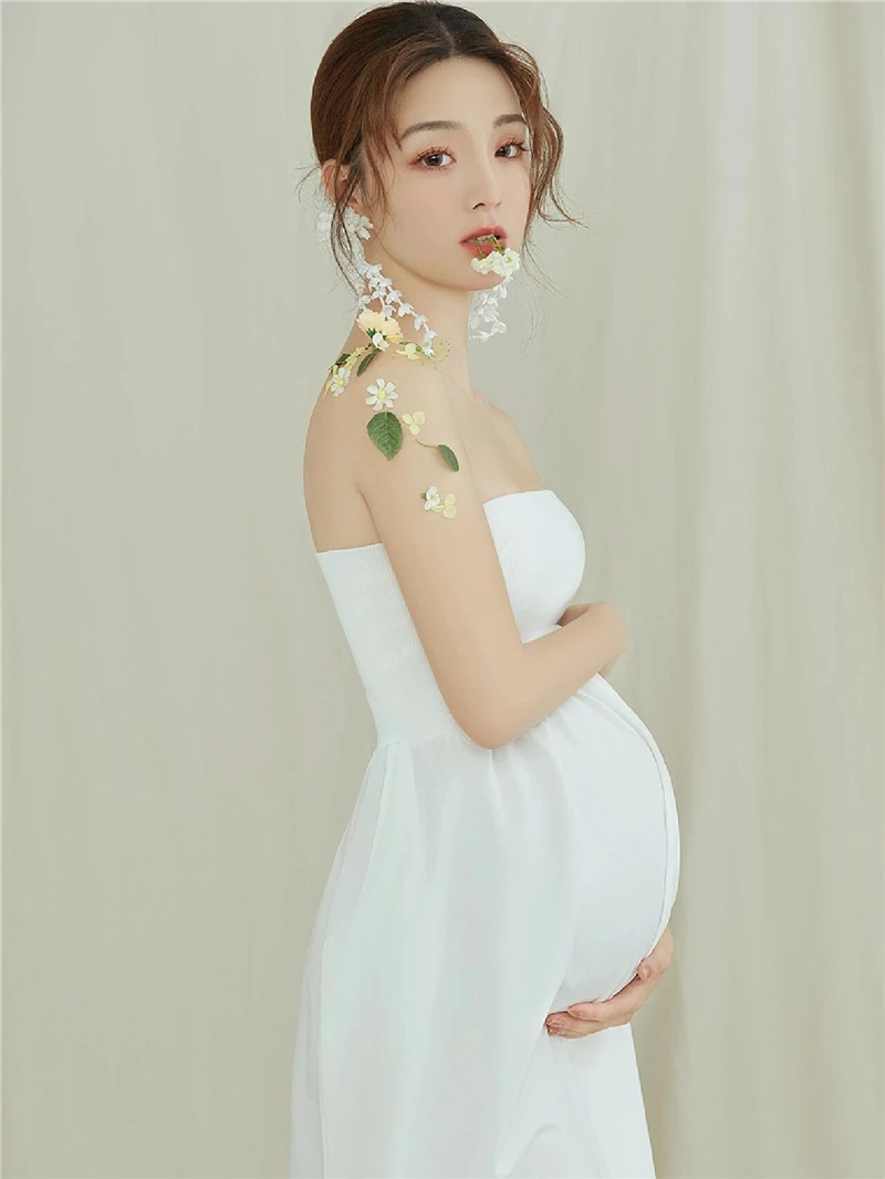 Vestido de maternidad en diferentes poses