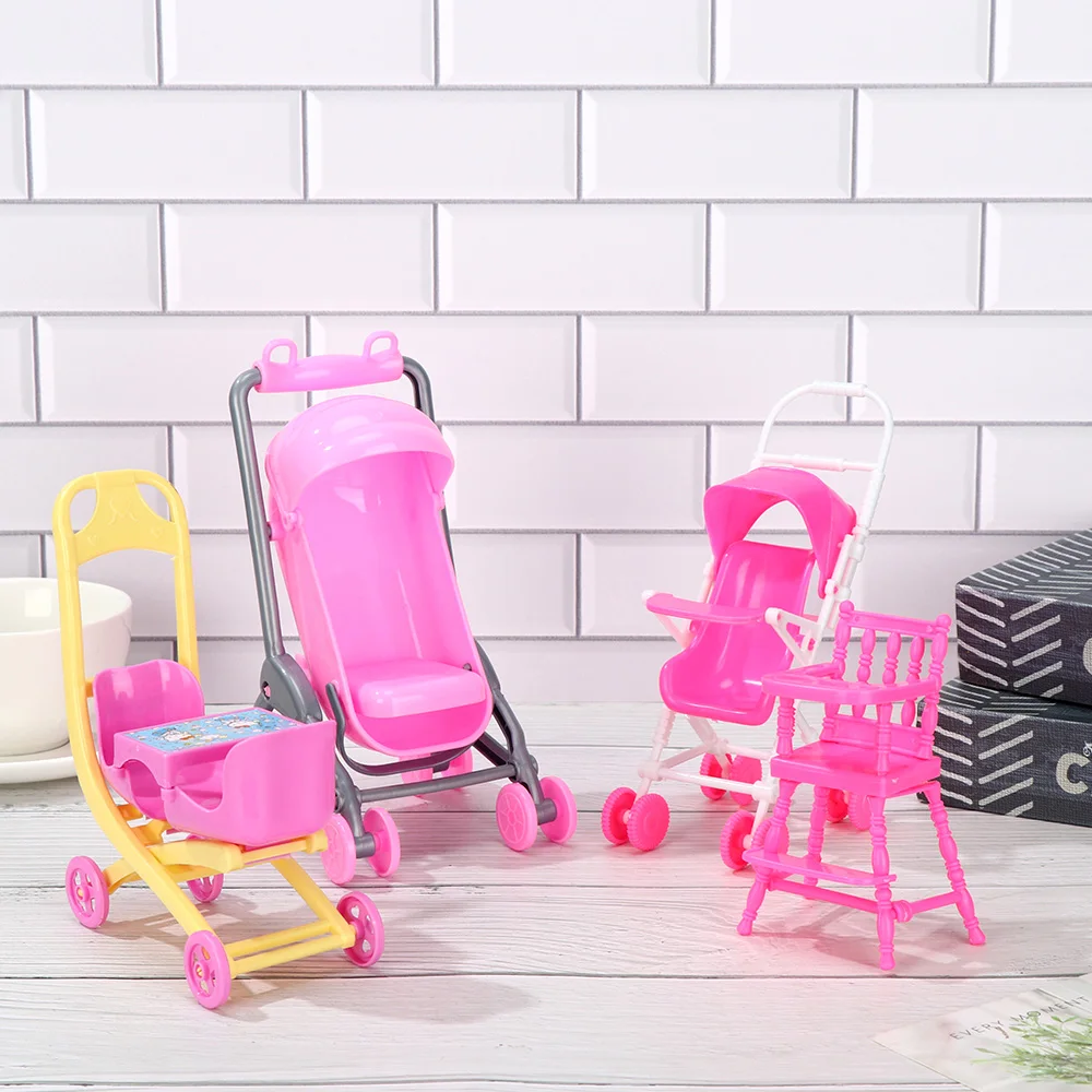 Cochecito de bebé para niña – Miniatura de plástico con accesorios - imagen 2