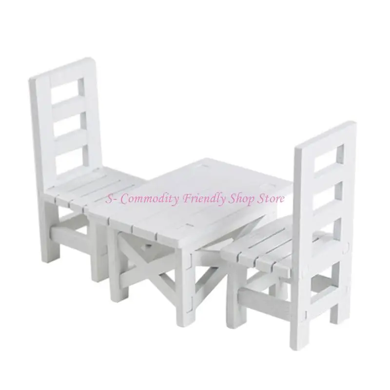 Comedor moderno para casas de muñecas con sillas de madera