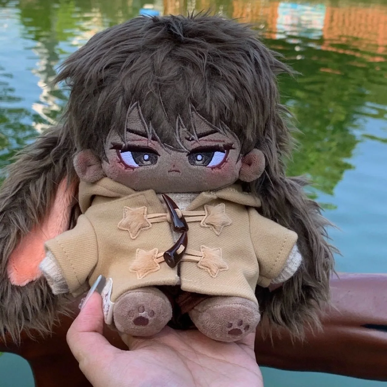 Detalle del diseño y acabados del peluche