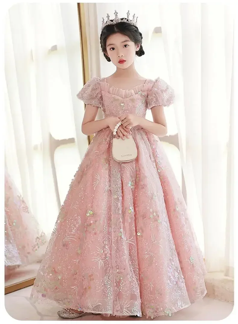 Vestido blanco con detalles en pedrería