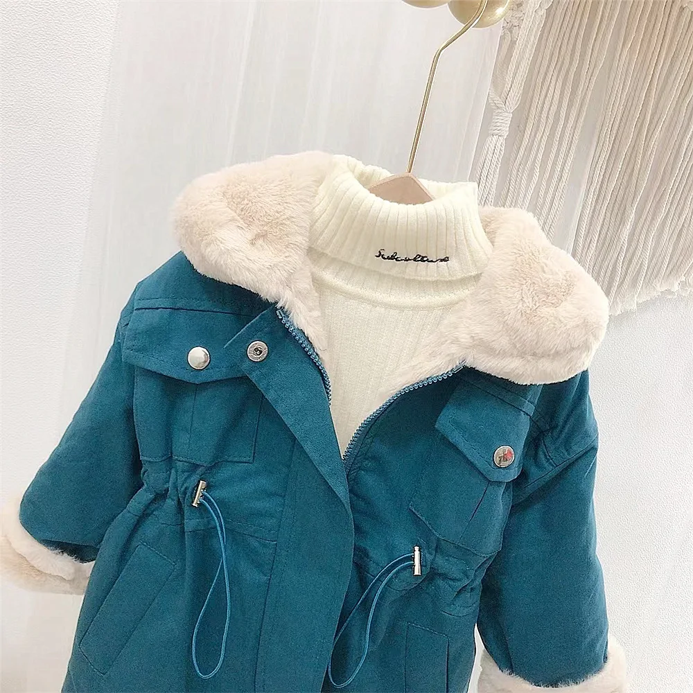 Vista de la chaqueta ajustada para niña