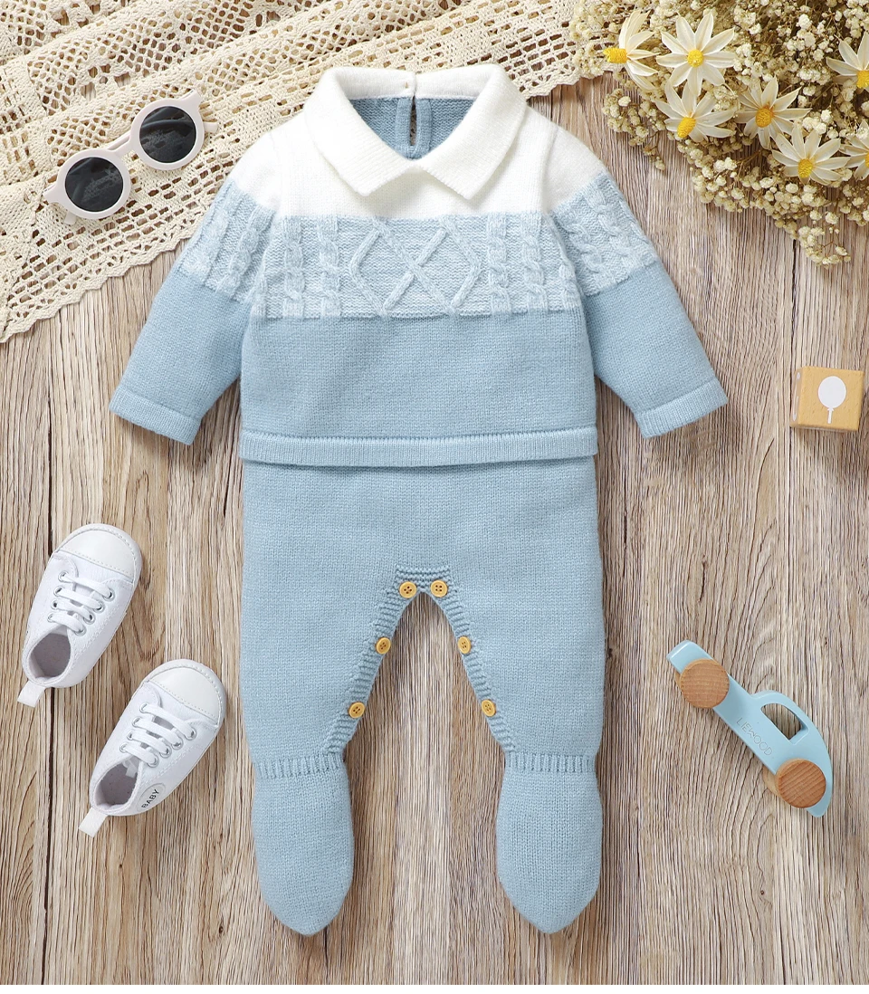 Pelele de punto con cuello de tortuga en tono beige