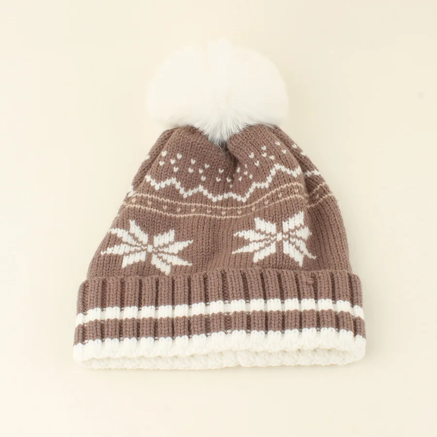 Detalle del tejido del gorro de lana para niños