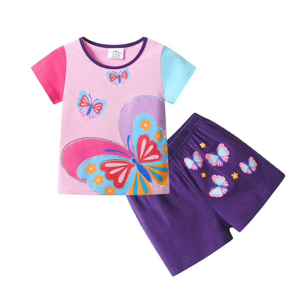 Detalle del diseño de mariposas en los tops
