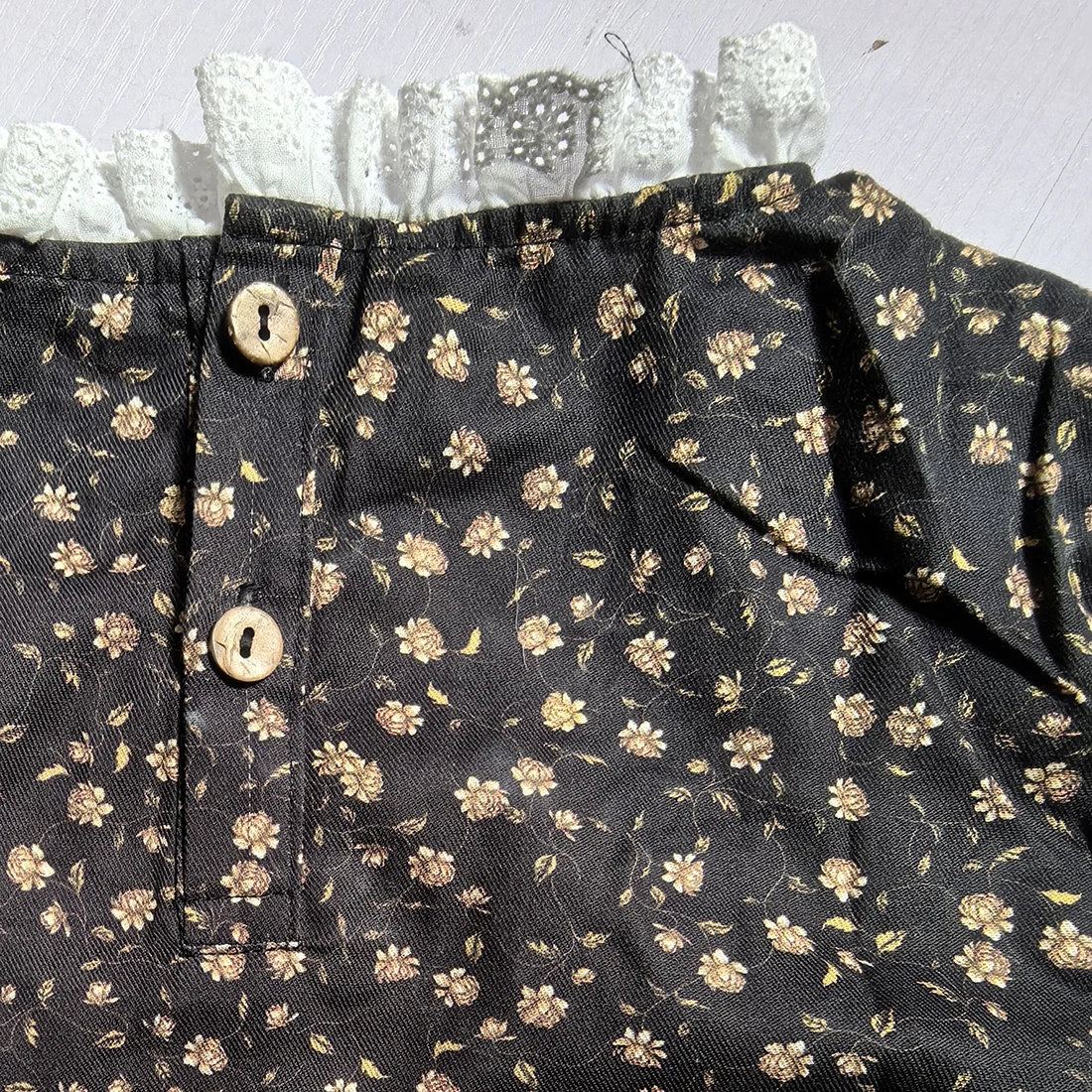 Camiseta manga larga de algodón con volantes florales - imagen 3