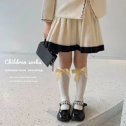 Calcetines altos de niña con lazo en punto acanalado estilo princesa