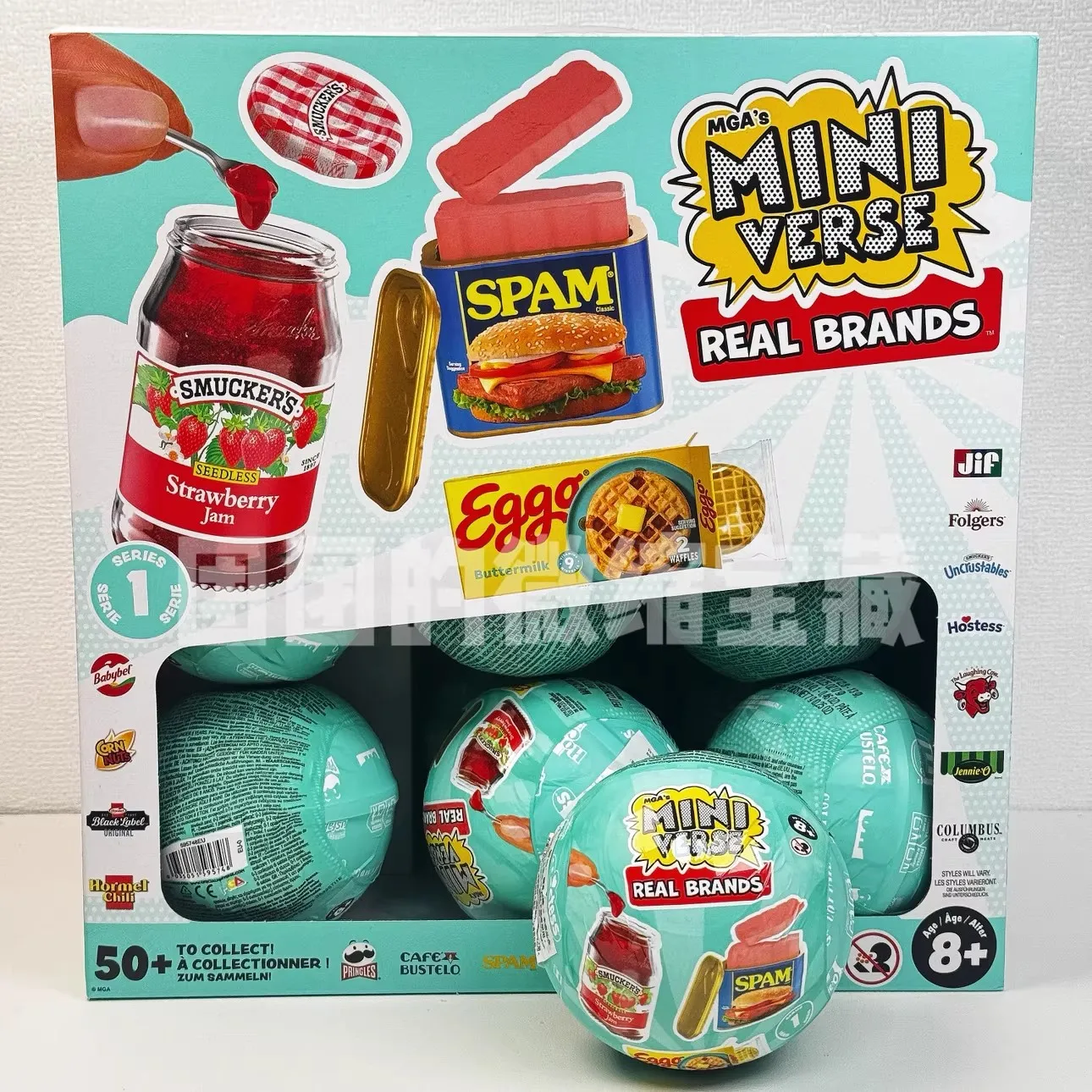 Diversos mini productos de supermercado incluyendo leche, huevos y galletas