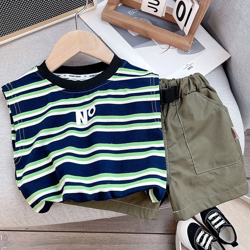 Conjunto verano niño: top sin mangas y short de algodón
