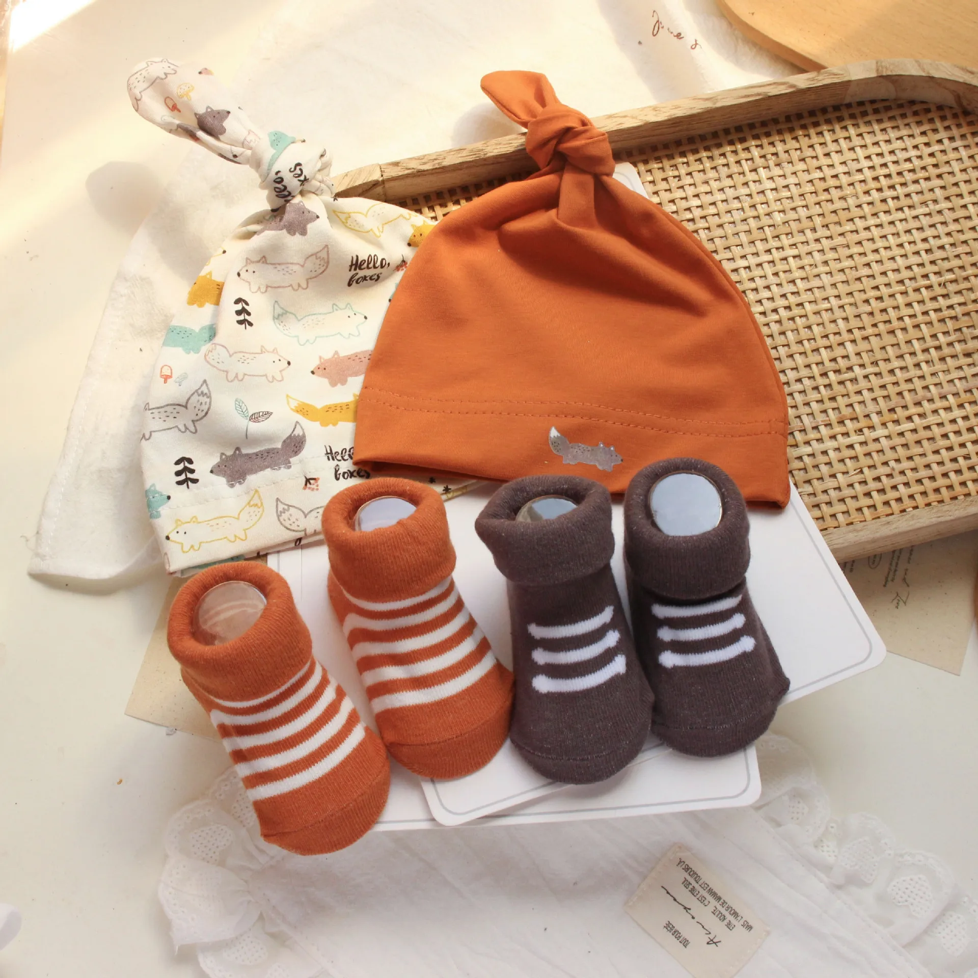 Gorrito recién nacido unisex sin costuras con protección fontanela - imagen 2