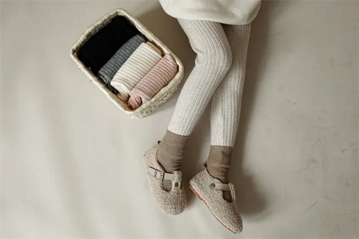 Vista del modelo con pantalón térmico infantil
