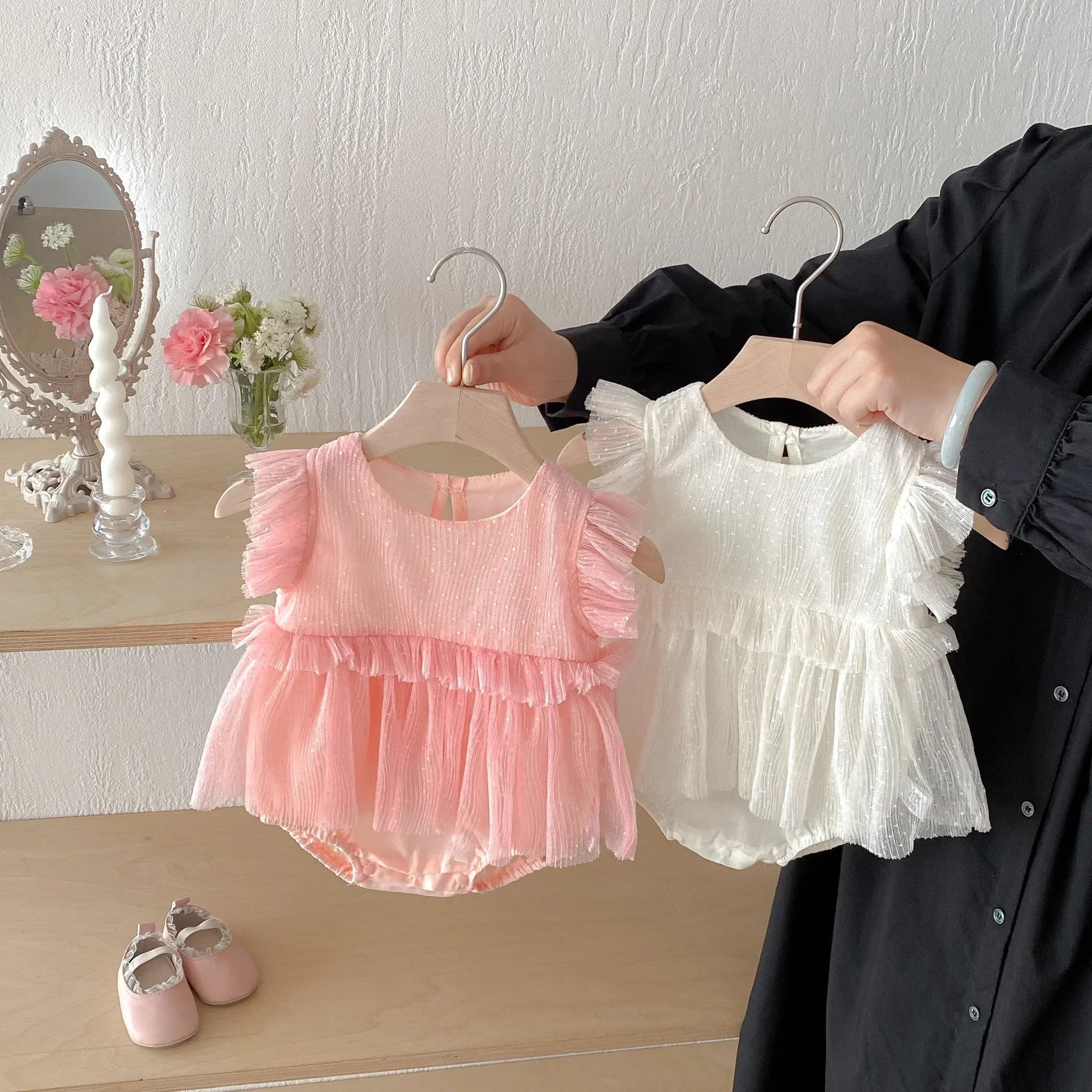 Body de encaje sin mangas para bebé niña