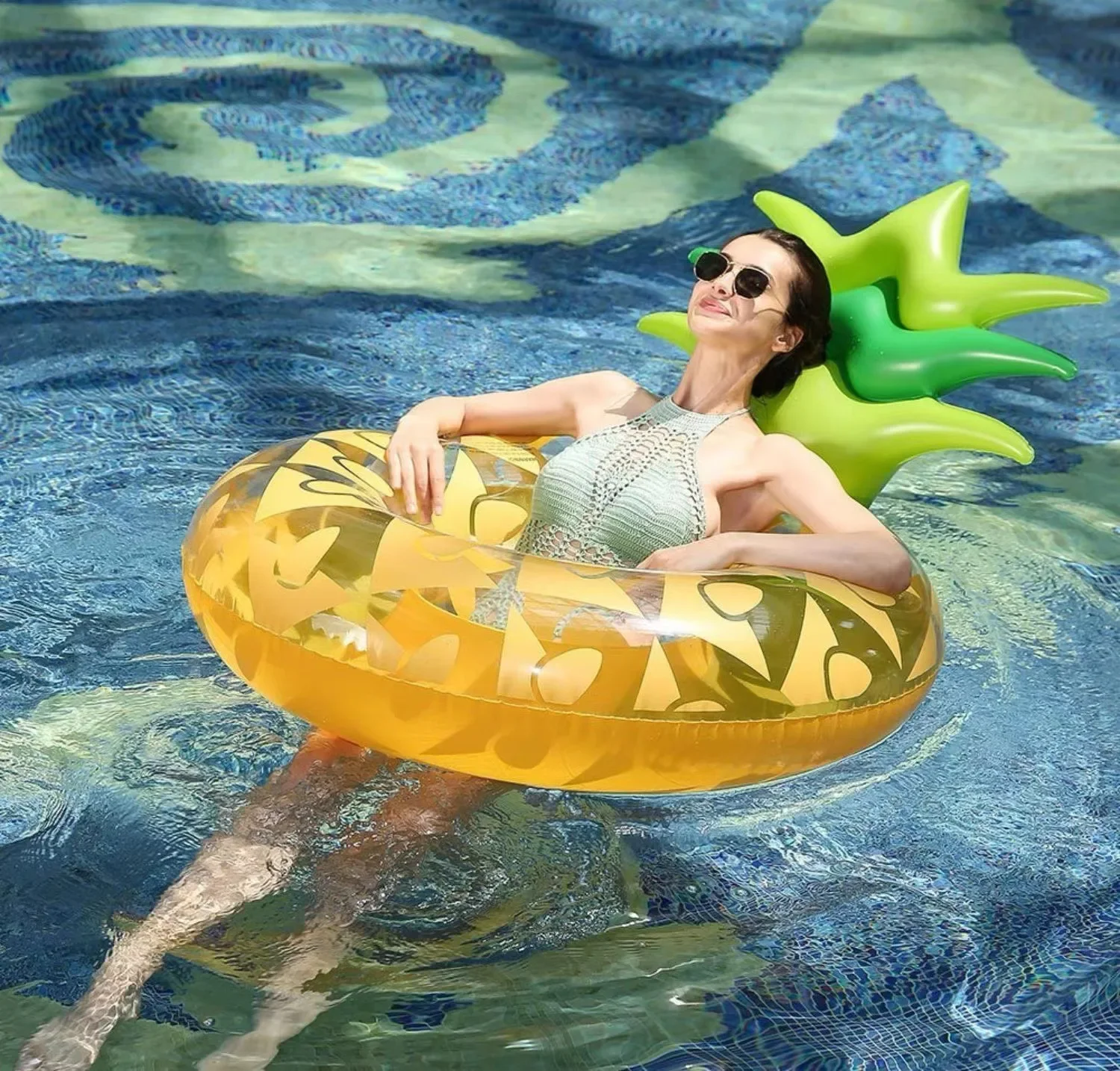Flotador circular estilo piña