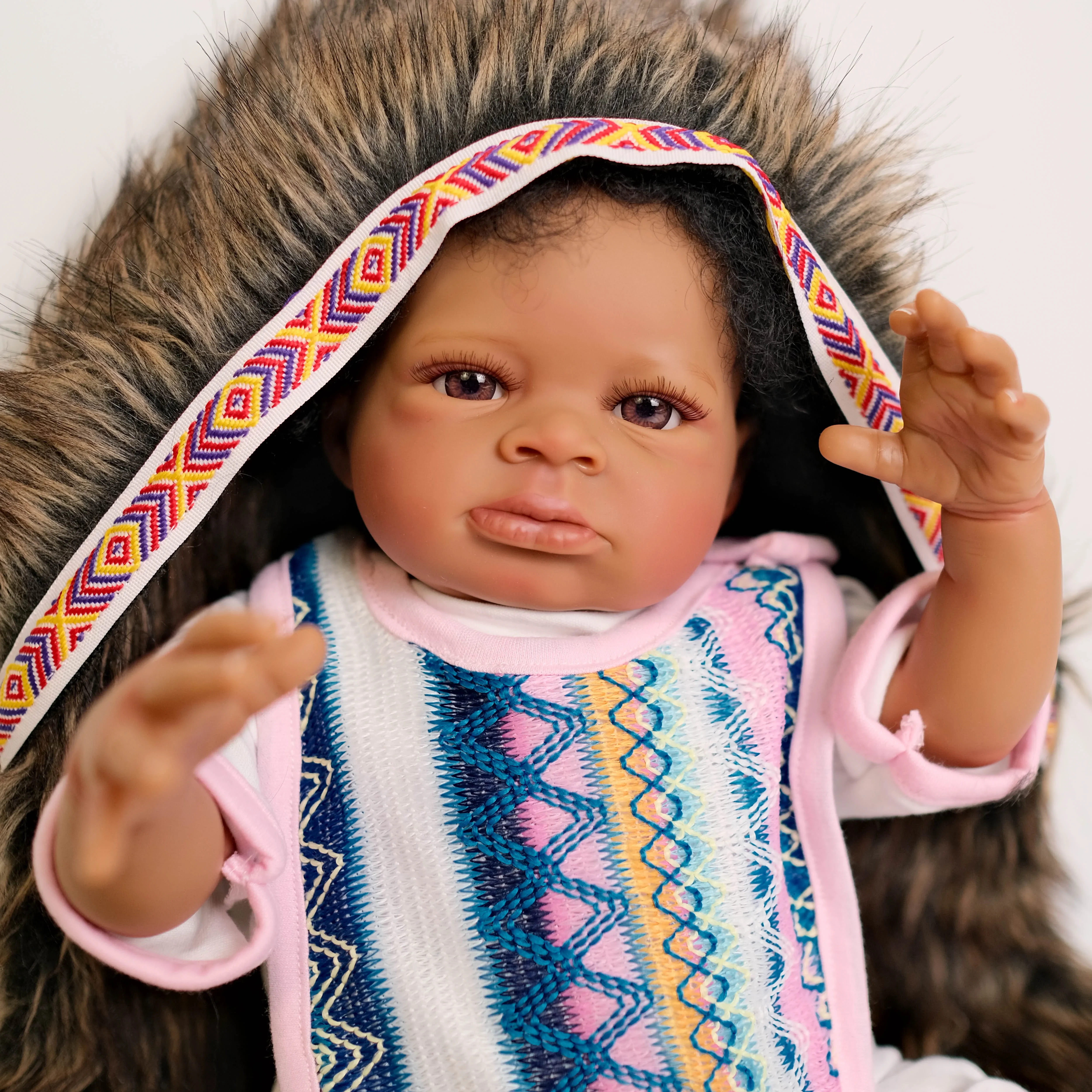 La muñeca Lanny vestida con el conjunto original y accesorios