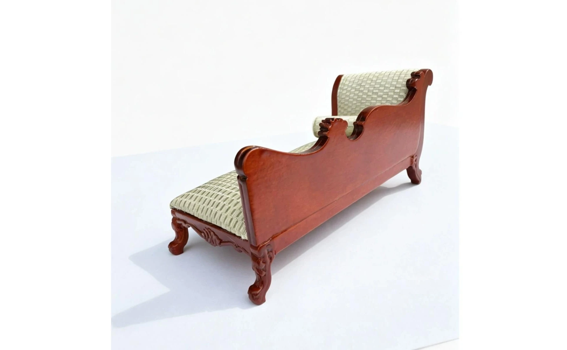 Chaise lounge miniatura con almohada a juego