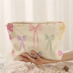 Estuche para lápices de pana con lazo estampado y cremallera