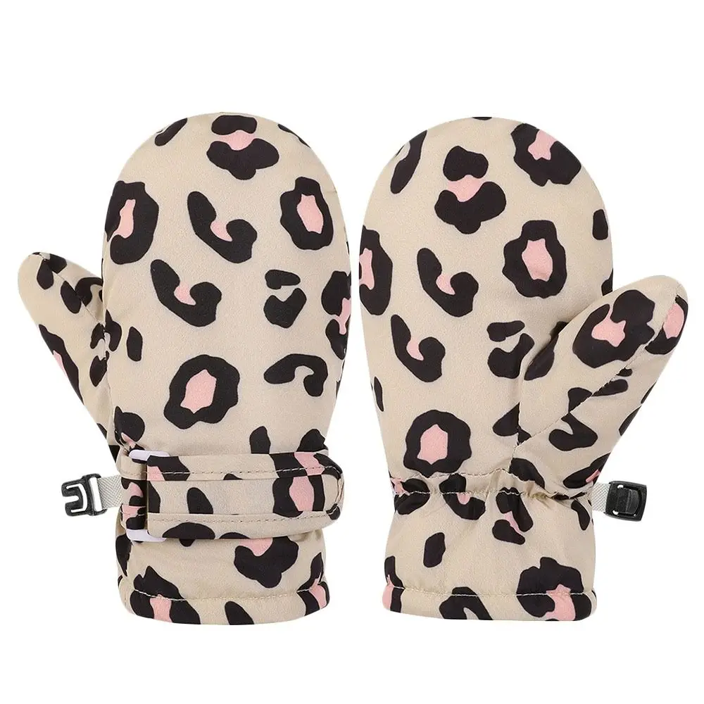 Guantes acolchados impermeables vista frontal