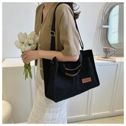 Bolso bandolera de pana con correa ajustable y compartimentos