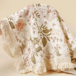 Manta de algodón para bebé con estampado floral y borlas