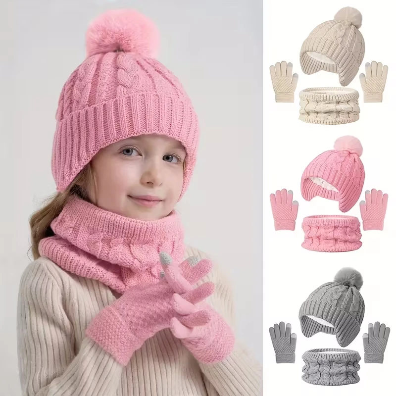 Gorro con pompón y bufanda de terciopelo disponibles en varios colores