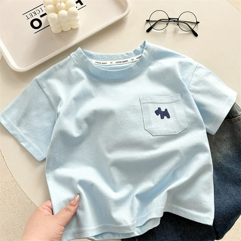 Estampados de dibujos animados en la camiseta