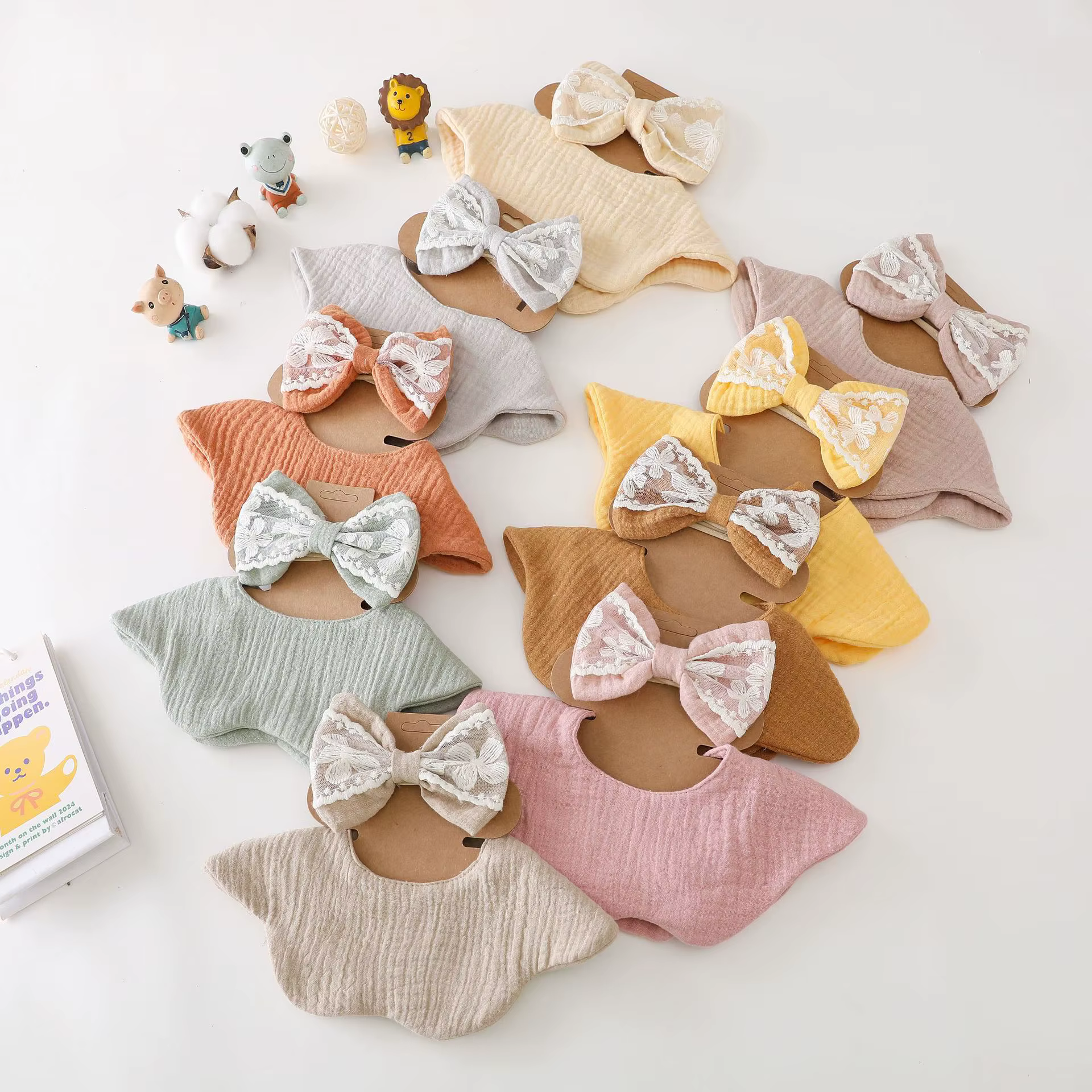 Babero bebé algodón suave – Set con diadema lazo encaje - imagen 5