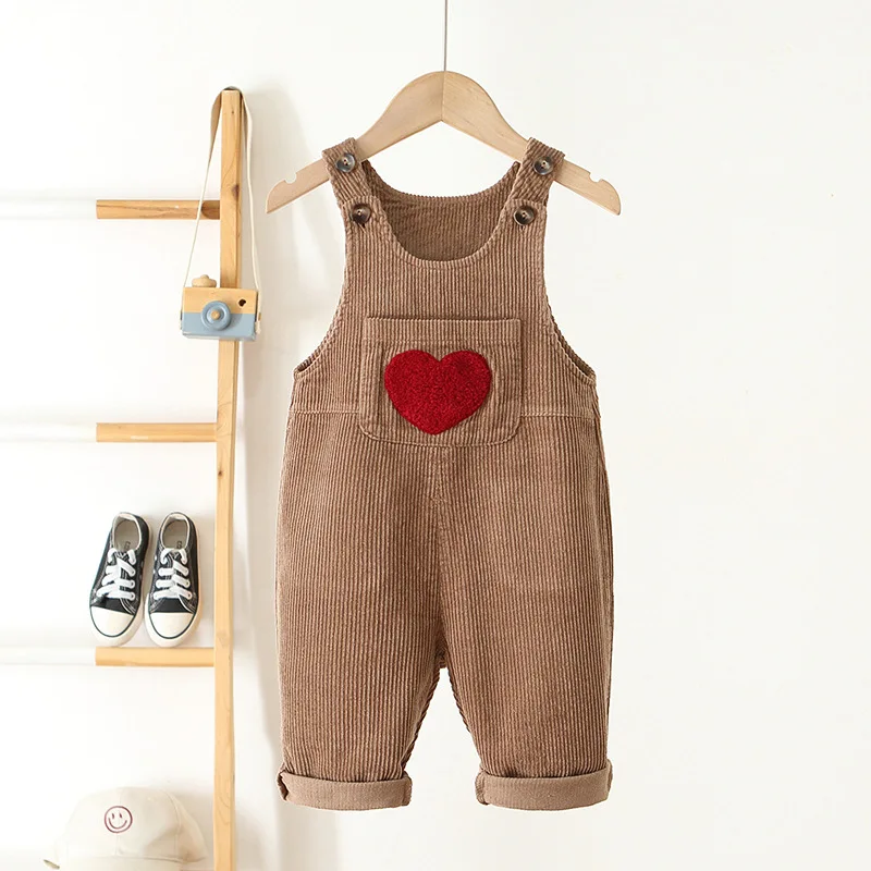 Mono de pana con tirantes y corazón bordado para niños - imagen 2