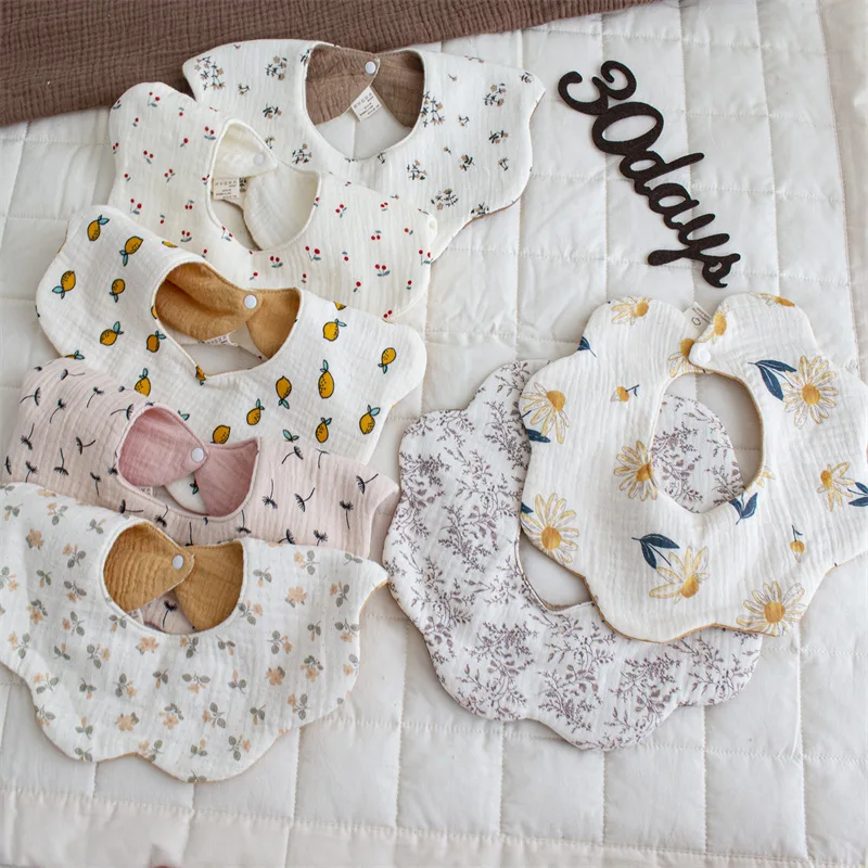 Babero bandana de gasa absorbente con diseño giratorio - imagen 3
