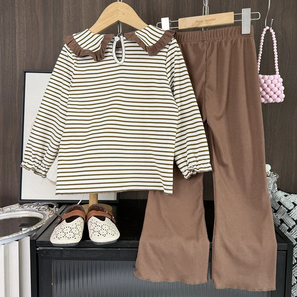 Pantalón infantil con lazo decorativo