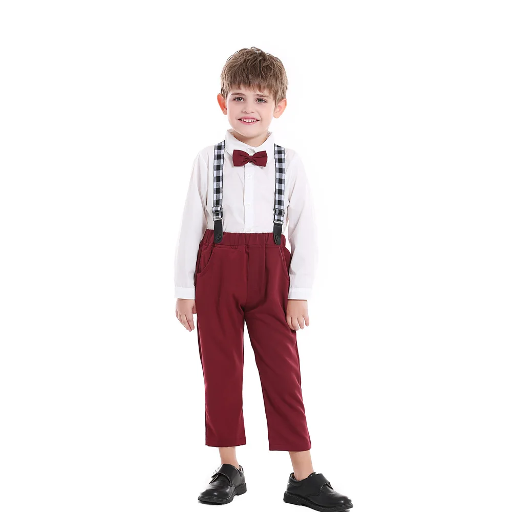 Traje elegante infantil con camisa blanca y pajarita para niño