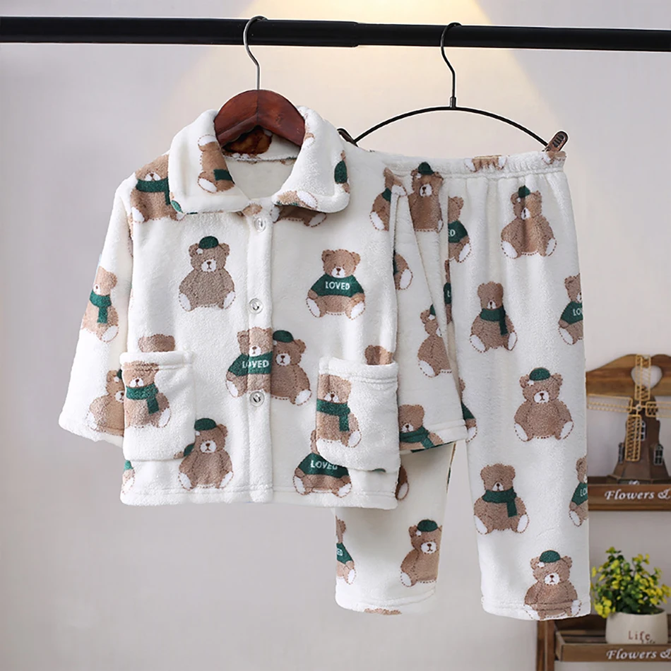 Patrón de dibujos animados en pijama infantil