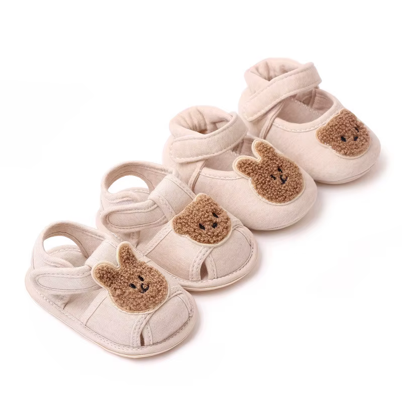 Zapatos con patrones de dibujos animados para bebé