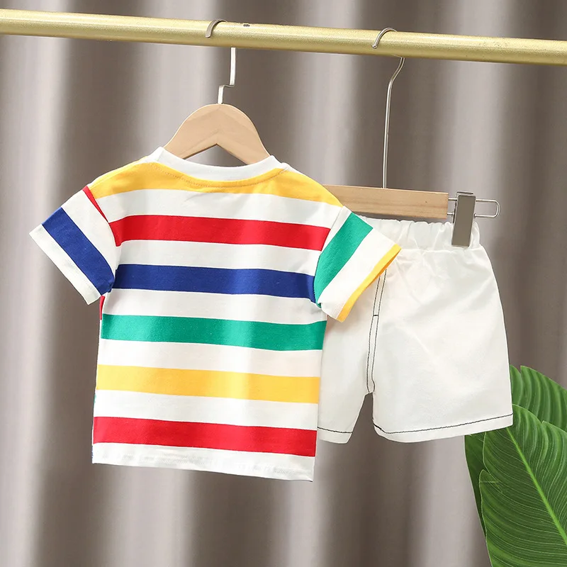 Conjunto de verano para niño pequeño a rayas con camiseta y bermudas - imagen 2