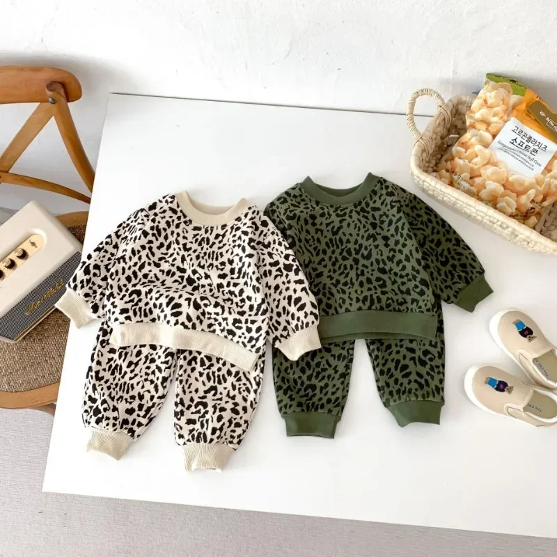 Conjunto de otoño con estampado leopardo para bebé y niña completo - imagen 3