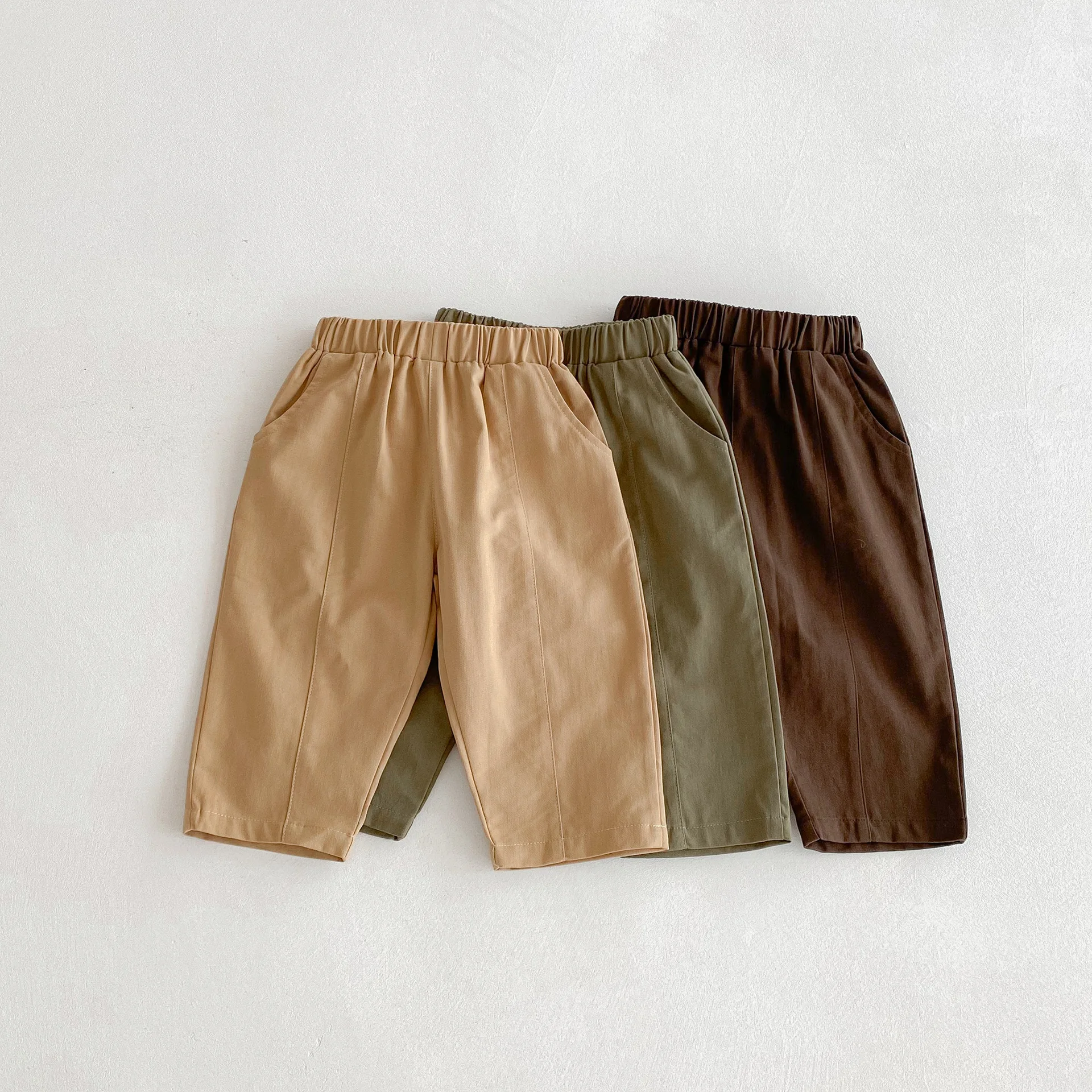 Detalle de medidas de cintura de pantalones infantiles