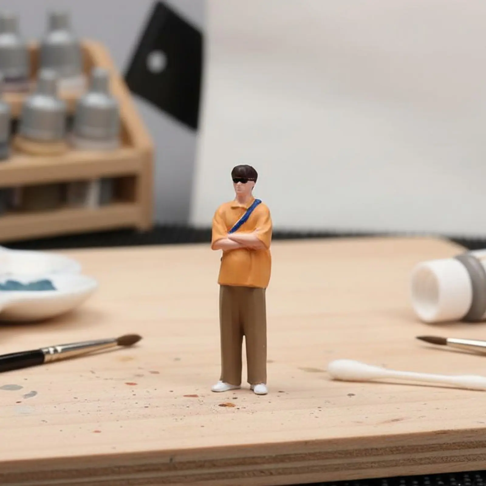 Figura persona masculina pintada a mano para mesa de arena - imagen 2