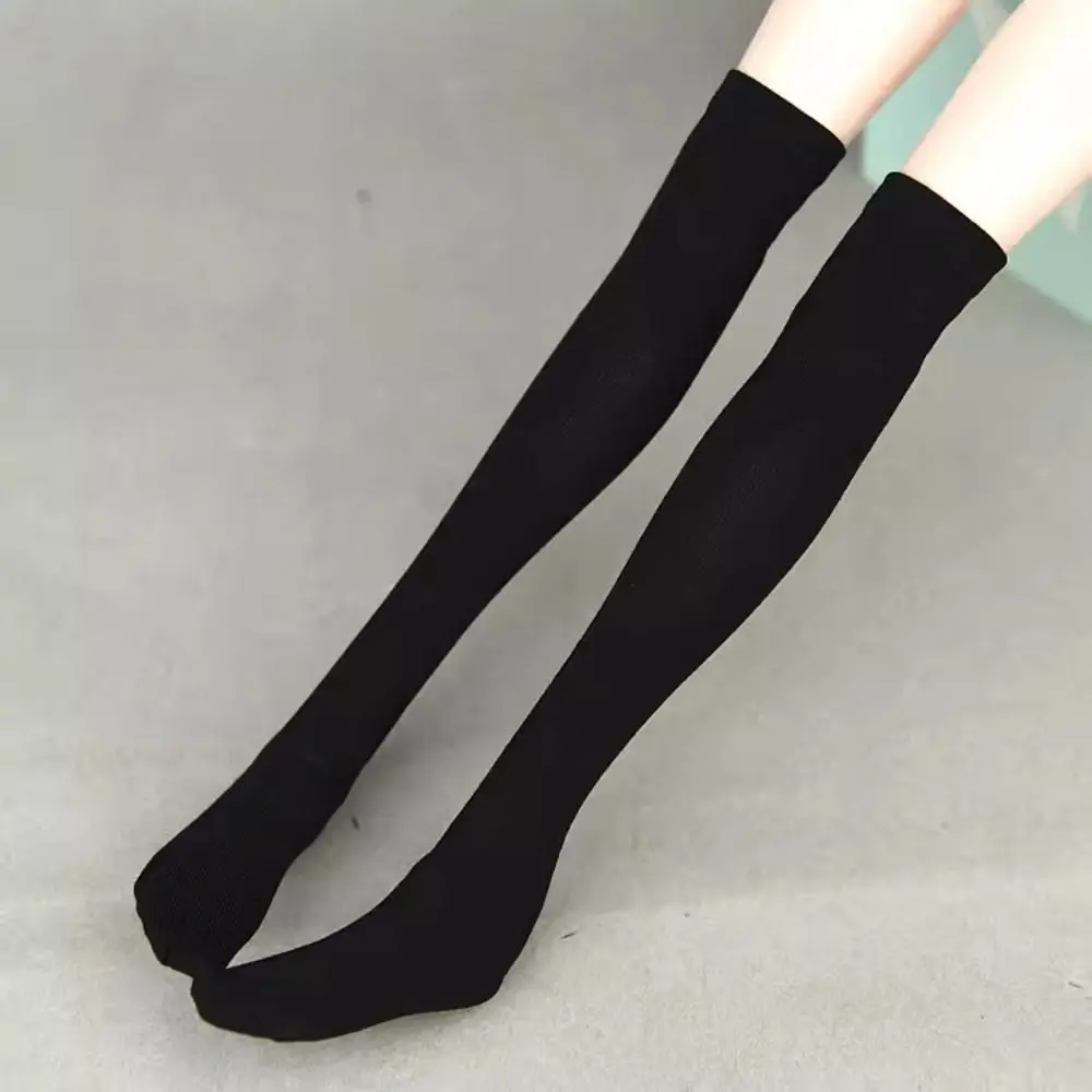Calcetines para muñeca princesa de lana con acabado artesanal - imagen 2
