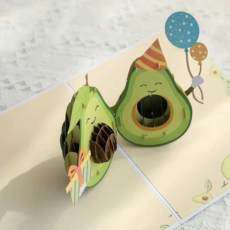 Tarjeta cumpleaños niños – Diseño 3D aguacate para fiestas