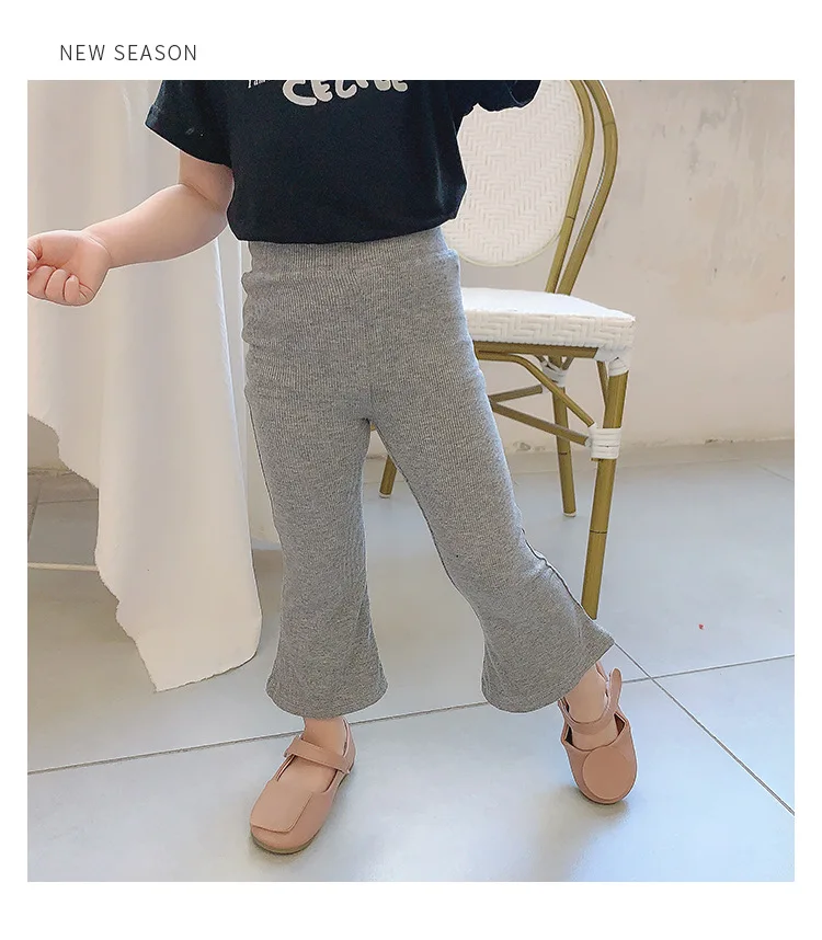 Conjunto con chaqueta y zapatillas paraLook de primavera